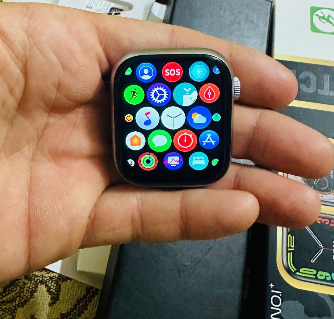 Series 10 Smart Watch with 7 Straps