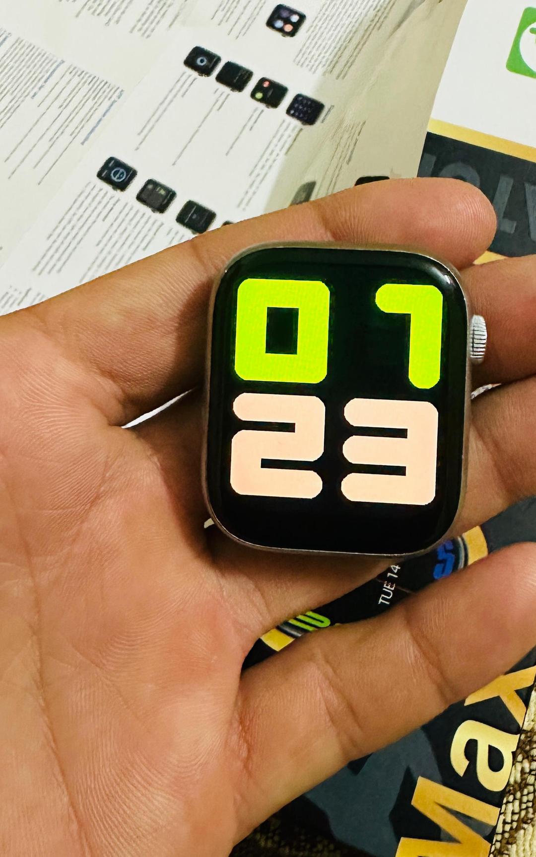 Series 10 Smart Watch with 7 Straps